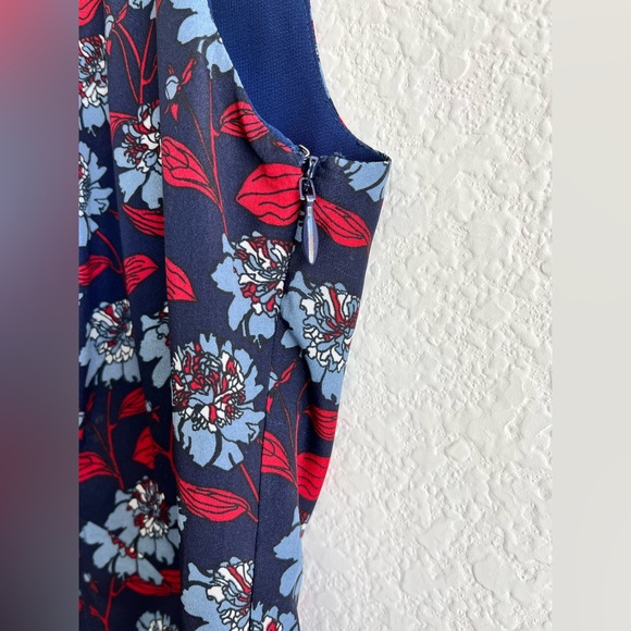 Brooks Brothers Womens Navy Floral Dress with Pleats at end in size 4. - Picture 5 of 7